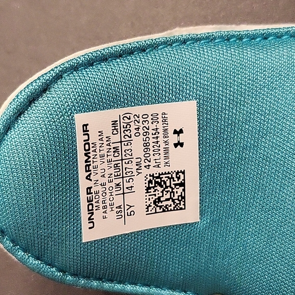 Under armour kids slides - Picture 4 of 6